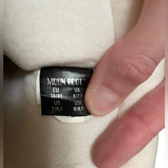 Women's Icon Black  Moon Boots Size 39/41 EU- US 8-9.5 - Picture 7 of 8